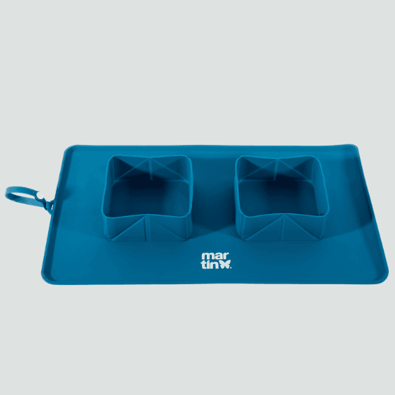Składana mata z miskami 2 w 1 niebieska
